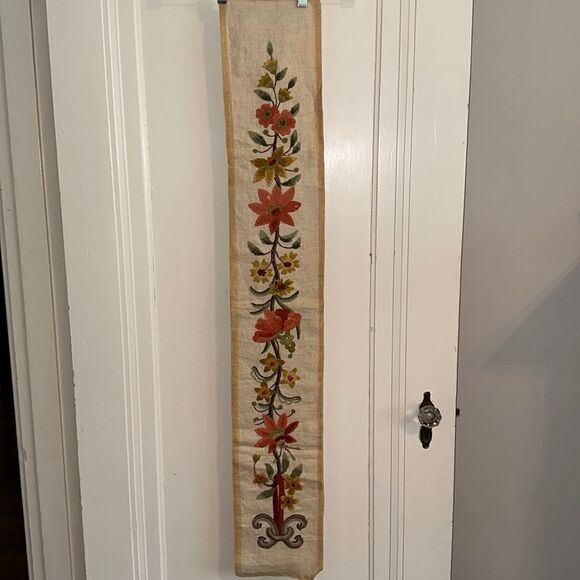 Vintage 70s Crewel Embroidery on Fine Linen Tapestry Bell Pull - Picture 1 of 8